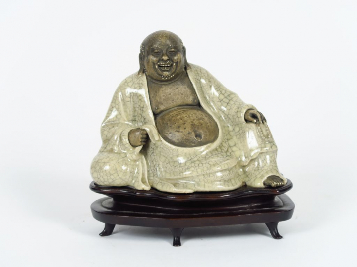 Statuette en grès de Guangdong en porcelaine et émail craquelé céladon