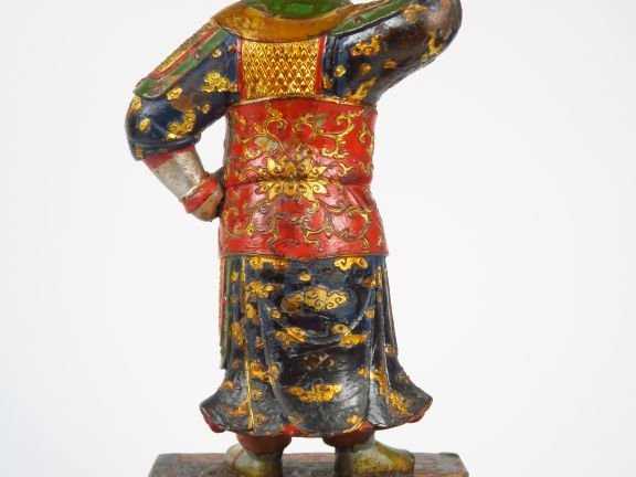 Importante statuette représentant un kapala en armure en fonte de fer 