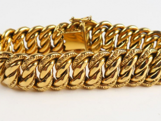 Vente aux enchères Bracelet maille américaine en or. Poids tel : 47,17 g