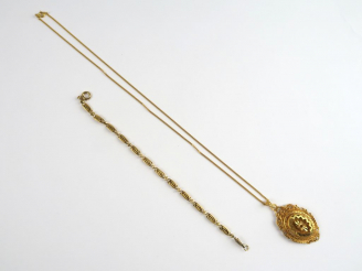 Vente aux enchères 6/ Médaillon porte photo en or, avec sa chaine, et bracelet  (sans vit