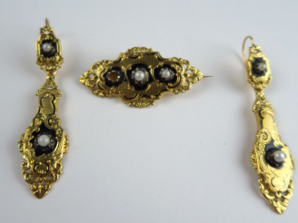 Vente aux enchères Broche Napoléon III et dormeuses assorties, en or émaillé (sauts d'éma