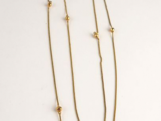 Vente aux enchères Sautoir en or, alternance de perles en or facetées. Poids : 7 g