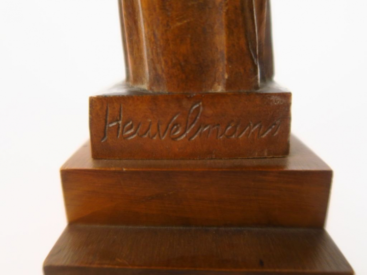 HEUVELMANS "Vierge à l'Enfant" Sculpture en bois naturel et ivoire.  S