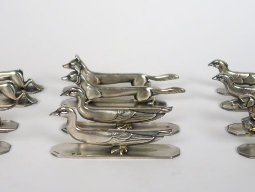 Suite de 12 porte-couteaux de style  Art déco en métal argenté en form