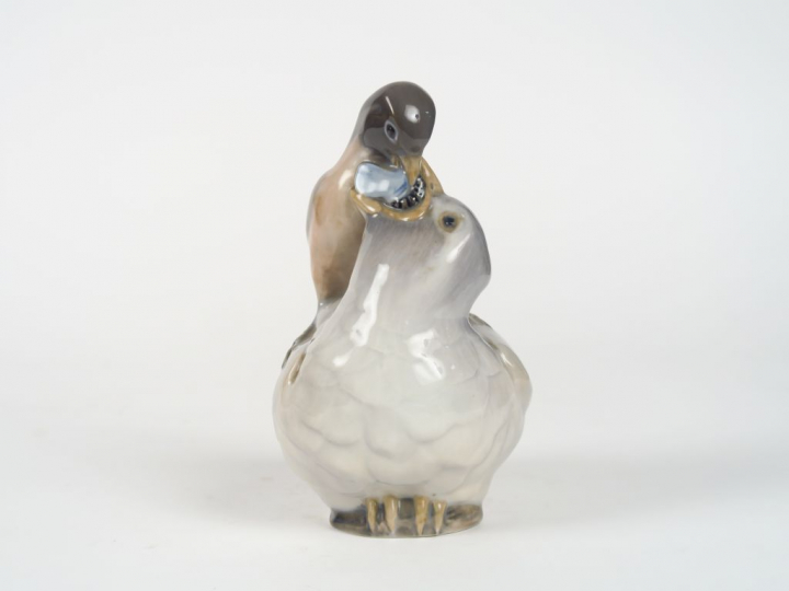 Gourpe en porcelaine de Copenhague. "Oiseaux" H.16,5 cm