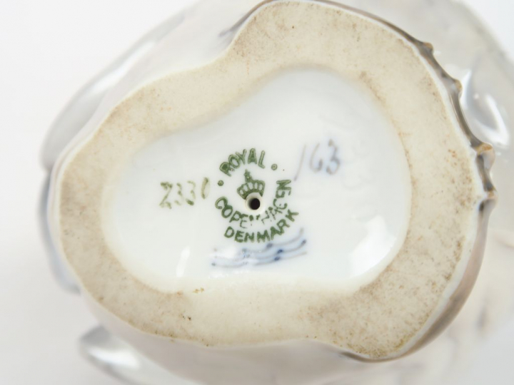 Gourpe en porcelaine de Copenhague. "Oiseaux" H.16,5 cm