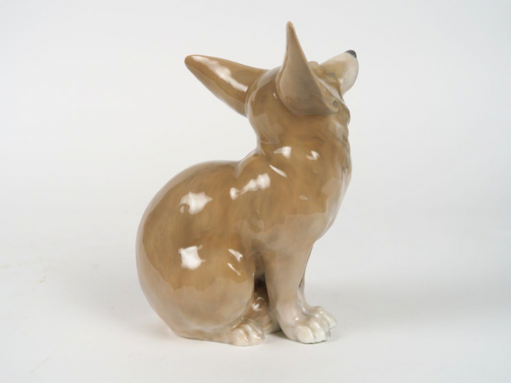 Sujet en porcelaine polychrome de Copenhague. "Corgi" H. 23 cm