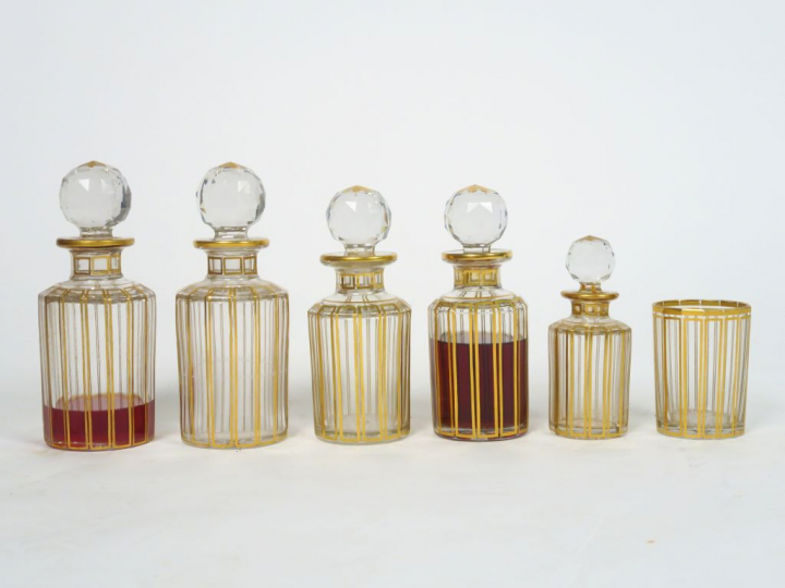 Garniture de toilette en cristal, à décor de liserés dorés et d’étoile
