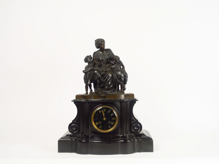 A. CARRIE et A. LEMAIRE "Jeune femme et ses enfants" Sculpture en bron