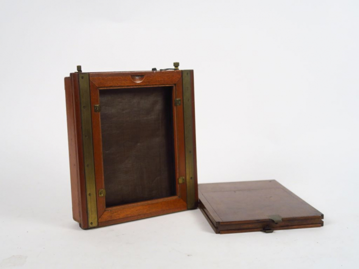 THORNTON-PICKARD. Obturateur à rideau 13x18 avec un châssis double. Ma
