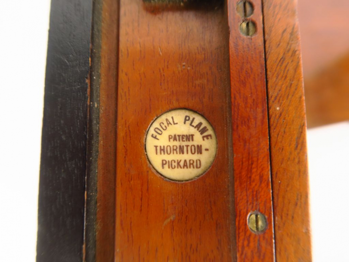 THORNTON-PICKARD. Obturateur à rideau 13x18 avec un châssis double. Ma