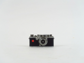 Vente aux enchères LEITZ. Leica III C, numéro 510565. Objectif Elmar 3,5/3,5 cm numéro 43