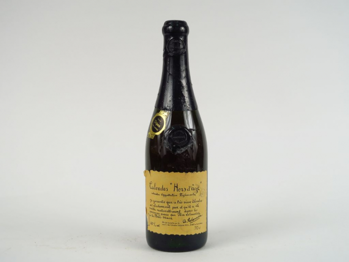 1 VIEILLE BOUTEILLE CALAVADOS 'HORS D'AGE' LELOUVIER