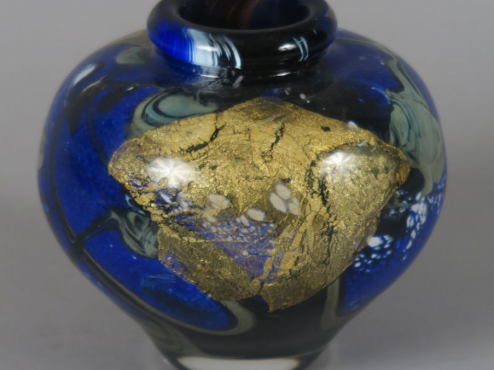 Raymond BRANLÉ.  Vase ovoïde en verre soufflé, à décor intercalaire de