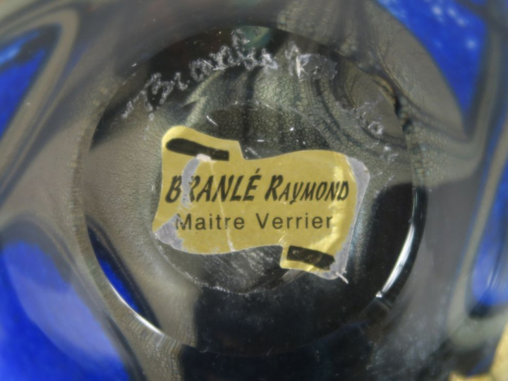 Raymond BRANLÉ.  Vase ovoïde en verre soufflé, à décor intercalaire de