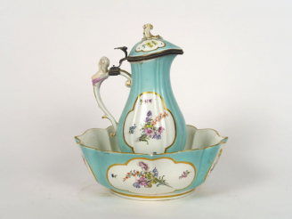 Vente aux enchères Broc et son bassin début XIXème en porcelaine polychrome de Saxe, à dé