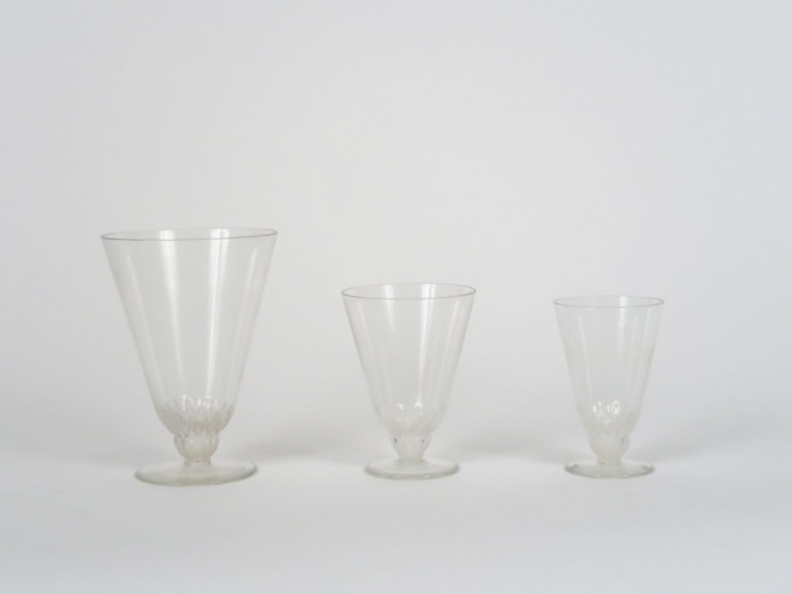LALIQUE France. Partie de service de verres 'Champigny'  en cristal co