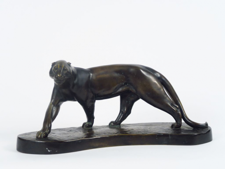 PONCIN. Sculpture en bronze à patine brune 'Panthère'. Signée Dim. 46 