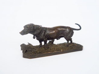 Vente aux enchères P.J. MENE. "Basset". Sculpture en bronze à patine brune. Signé Dim. 14