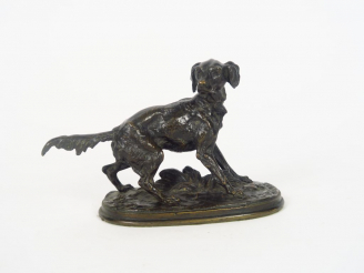 Vente aux enchères P.J. MENE. "Epagneul à l'arrêt". Sculpture en bronze à patine brune. S
