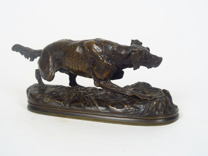 P.J. MENE. "Epagneul à l'affût". Sculpture en bronze à patine brune. S