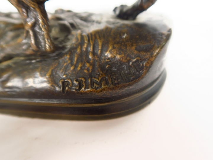 P.J. MENE. "Epagneul à l'affût". Sculpture en bronze à patine brune. S