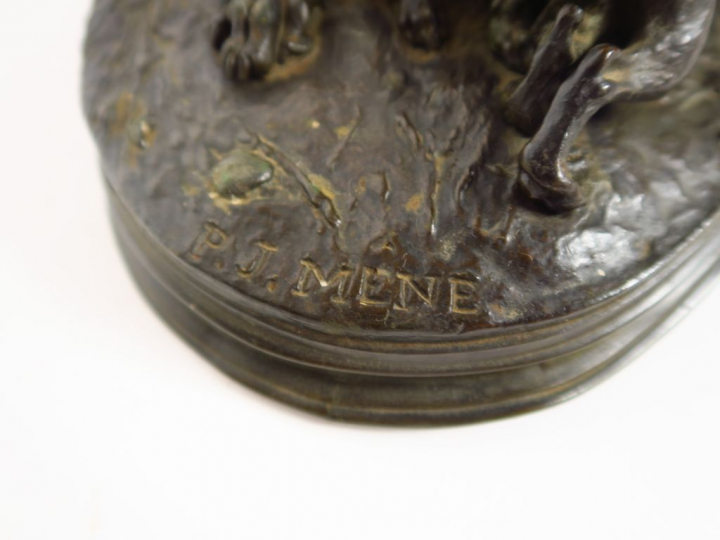 P.J. MENE. "Braque allaitant ses petits". Groupe en bronze à patine br
