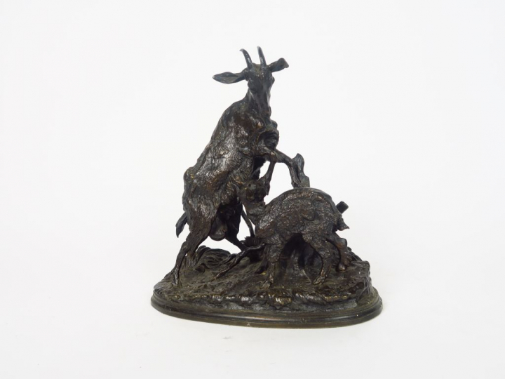 P.J. MENE. "Chèvre et chevreau". Groupe en bronze à patine brune. Sign