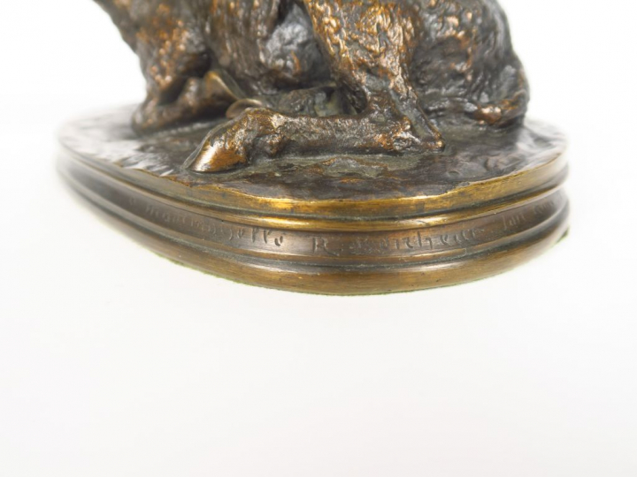 P.J. MENE. "Brebis assise". Sculpture en bronze à patine brune. Signée