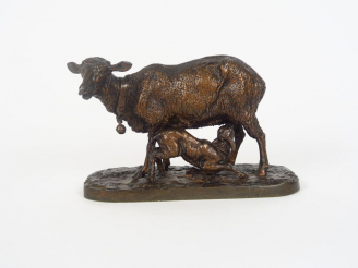 Vente aux enchères P.J. MENE. "Brebis allaitant son agneau". Groupe en bronze à patine mé