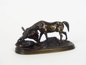 Vente aux enchères P.J. MENE "Jument arabe et son poulain". Groupe en bronze à patine bru