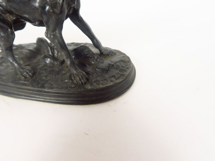 P.J. MENE. "Braque à l'arrêt". Sculpture en bronze à patine brune. Sig