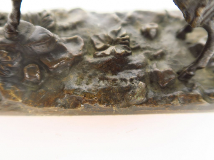 P.J. MENE. "Chèvre". Sculpture en bronze à patine brune. Signée. Dim. 