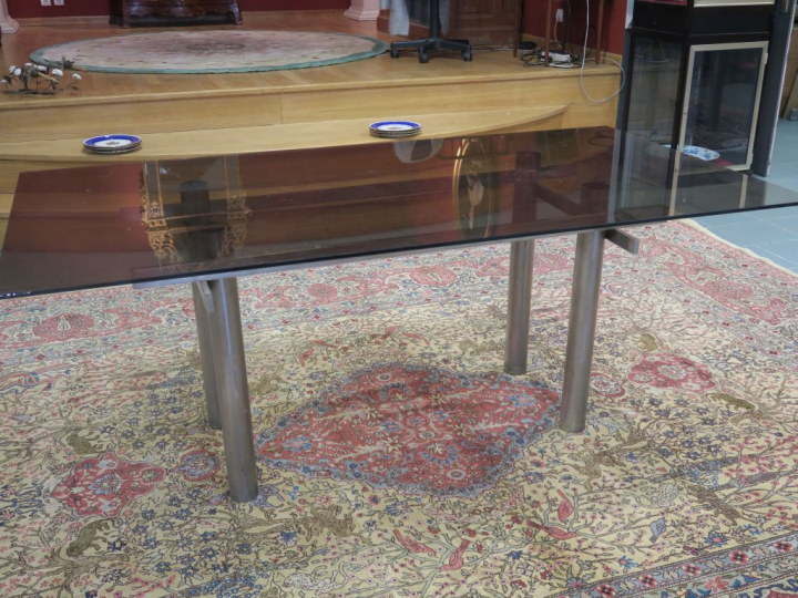 Table 1970 piètement en métal, plateau en verre fumé