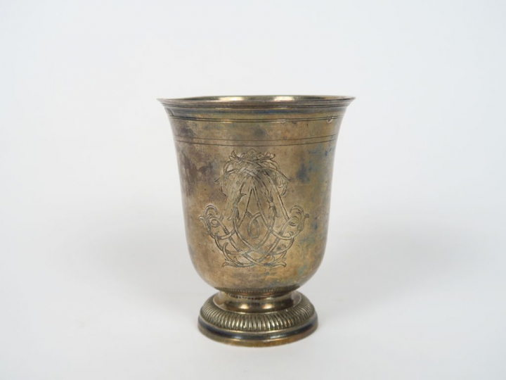 Timbale en argent XVIIIème, monogrammée Poids. 122 gr