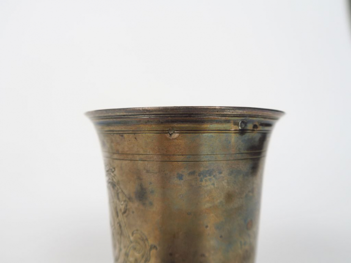 Timbale en argent XVIIIème, monogrammée Poids. 122 gr