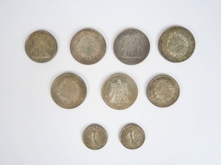 Neuf pièces en argent.  Poids. 224 gr