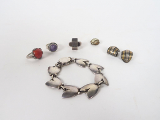 Vente aux enchères Bracelet en argent à décor de tulipe stylisée, bague de style Art déco