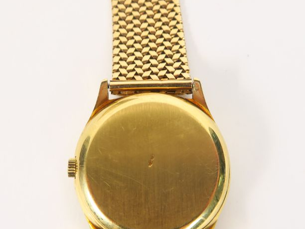 OMEGA.  Montre d'homme, boitier et bracelet or. Avec son certificat. P