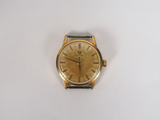 Vente aux enchères OMEGA.  Cadran de montre en plaqué or.