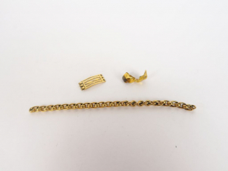 Vente aux enchères Eléments de bracelet, de fermoir et de dent en or. Poids. 6 gr