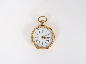 Vente aux enchères Montre de col en or.  Poids tel. 19,7 gr