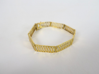 Vente aux enchères Bracelet en or, maille ajourée.  Poids. 12,6 gr