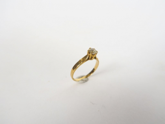 Vente aux enchères Bague en or jaune, ornée d'un diamant taille ancienne.  Poids tel. 2,1