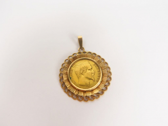 Vente aux enchères Pendentif en or jaune, orné d'une pièce de 20 Francs or, 1855-A. Poids