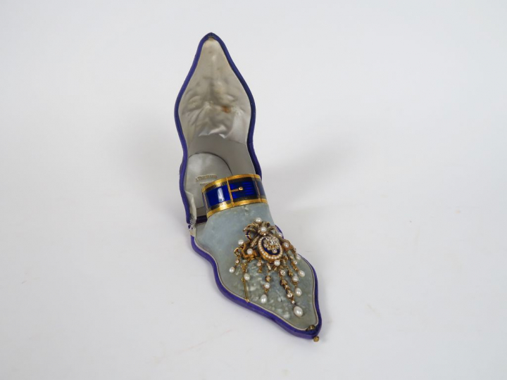 Parure Napoléon III en or, émail bleu nuit, brillants et perles compre