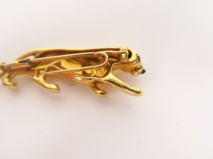 CARTIER.  Broche "Panthère" en or.  Signée  Poids. 16 gr