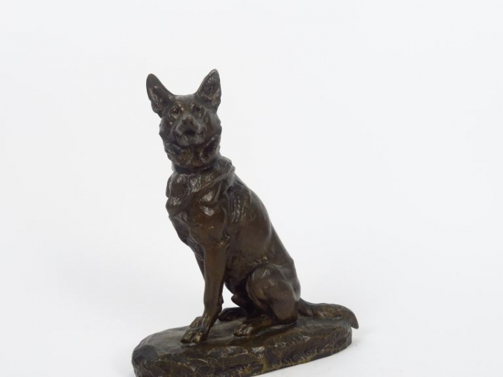 L. RICHE. "Berger allemand". Sujet en bronze à patine brune. Signé. Di
