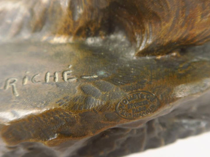 L. RICHE. "Berger allemand". Sujet en bronze à patine brune. Signé. Di