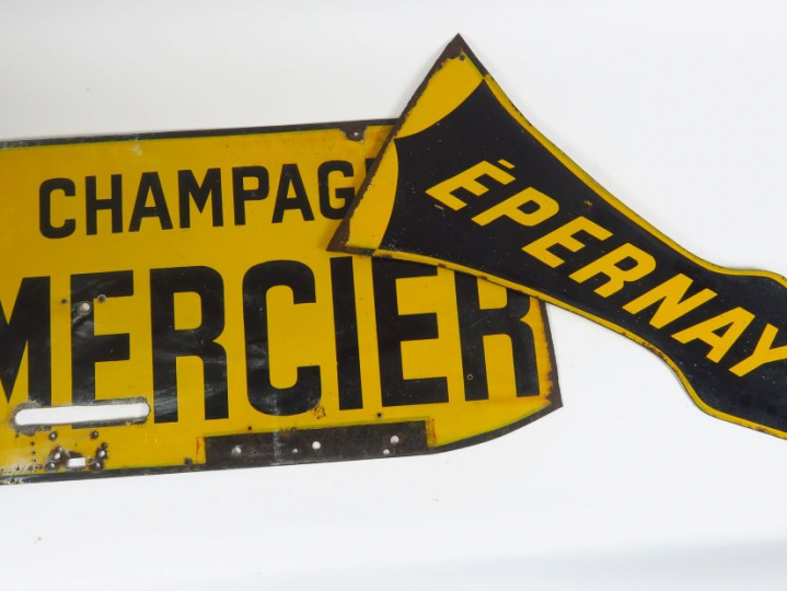 Grande plaque émaillée publicitaire "Champagne Mercier". Deux éléments